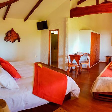 Pikera Uri Eco Lodge Hanga Roa Buitenkant foto