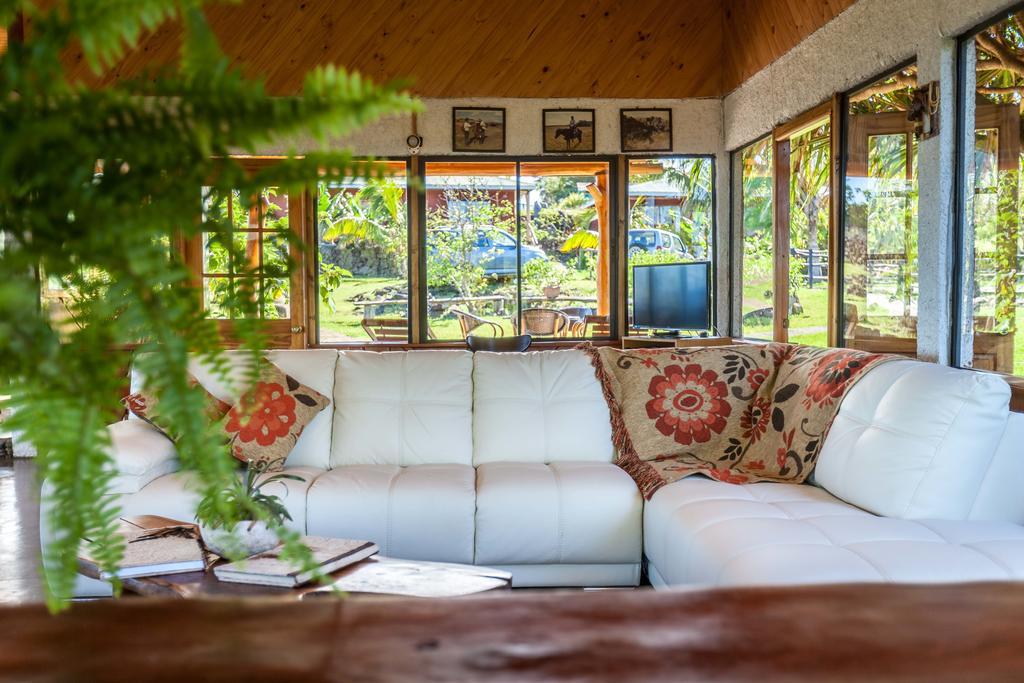 Pikera Uri Eco Lodge Hanga Roa Buitenkant foto