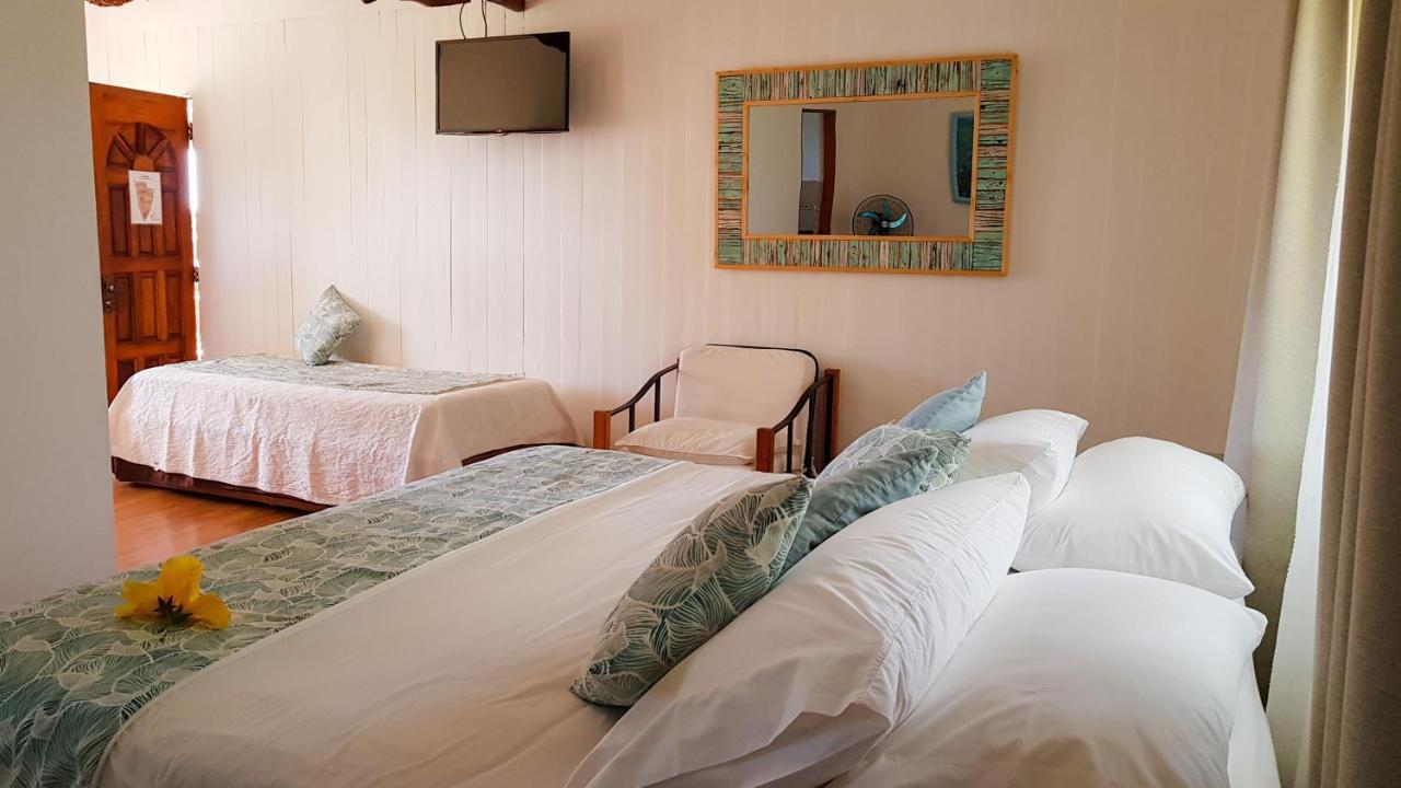 Pikera Uri Eco Lodge Hanga Roa Buitenkant foto