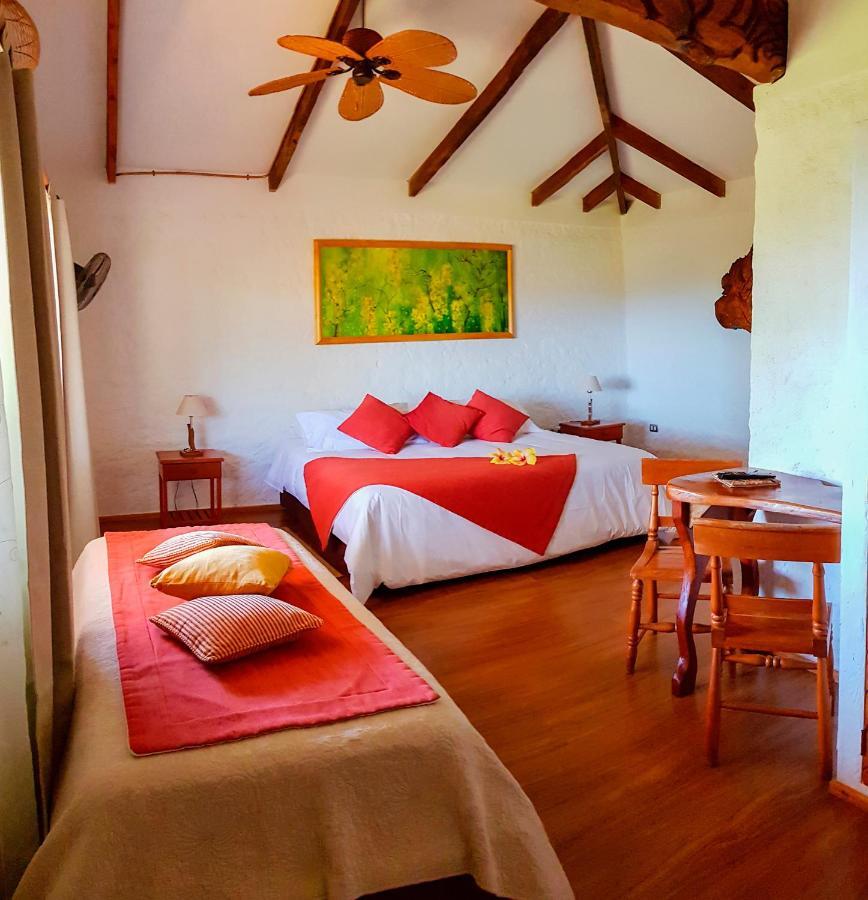 Pikera Uri Eco Lodge Hanga Roa Buitenkant foto